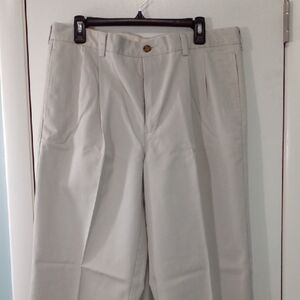 LL Bean Men's Classic Fit Pants 35x32